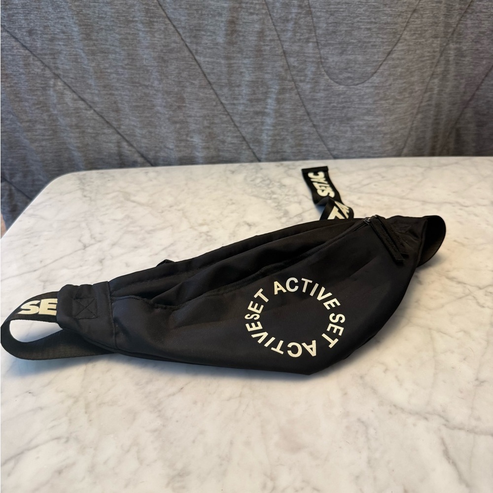 Active USA Black Belt Bag Sporty Design
